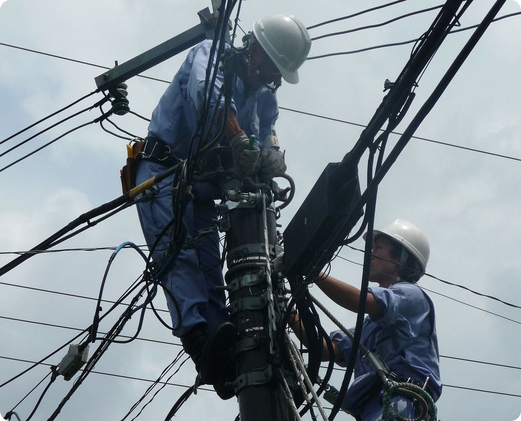 Utility pole electrical